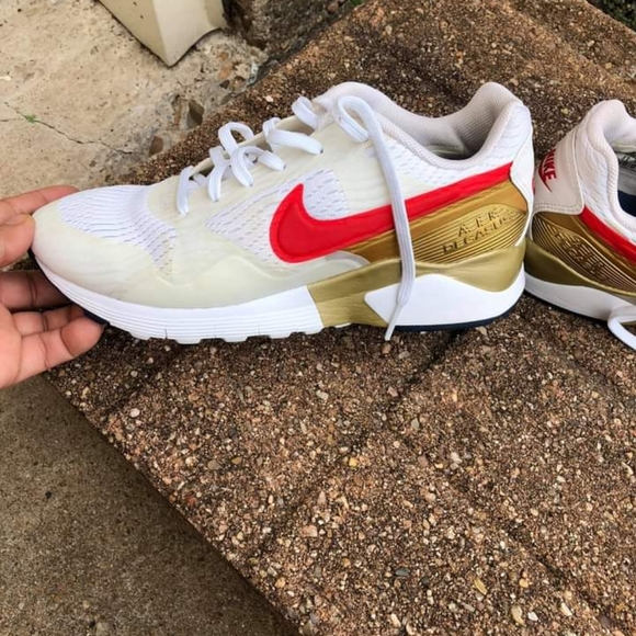 Nikes - Picture 2 of 3